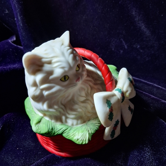 Christmas Kitten music box - Picture 2 of 10